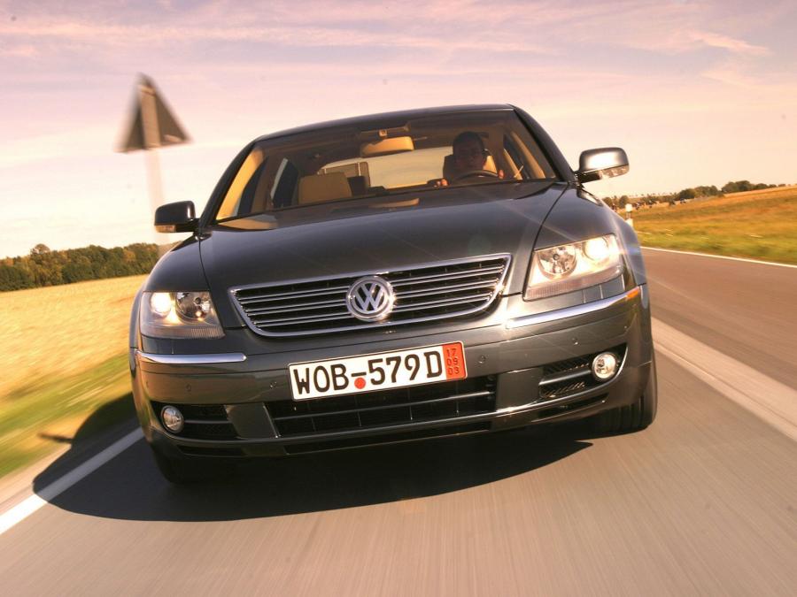  Volkswagen Phaeton W12 2002 года  (US) (фото 8 из 10)
